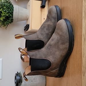 Blundstone Rustic Chelsea Boots, All-Terrain Vibram Sole! Size 8.5